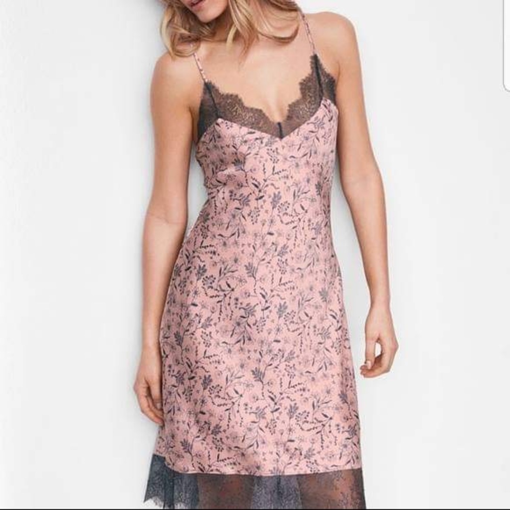 VS Medium Lace&Satin Slip